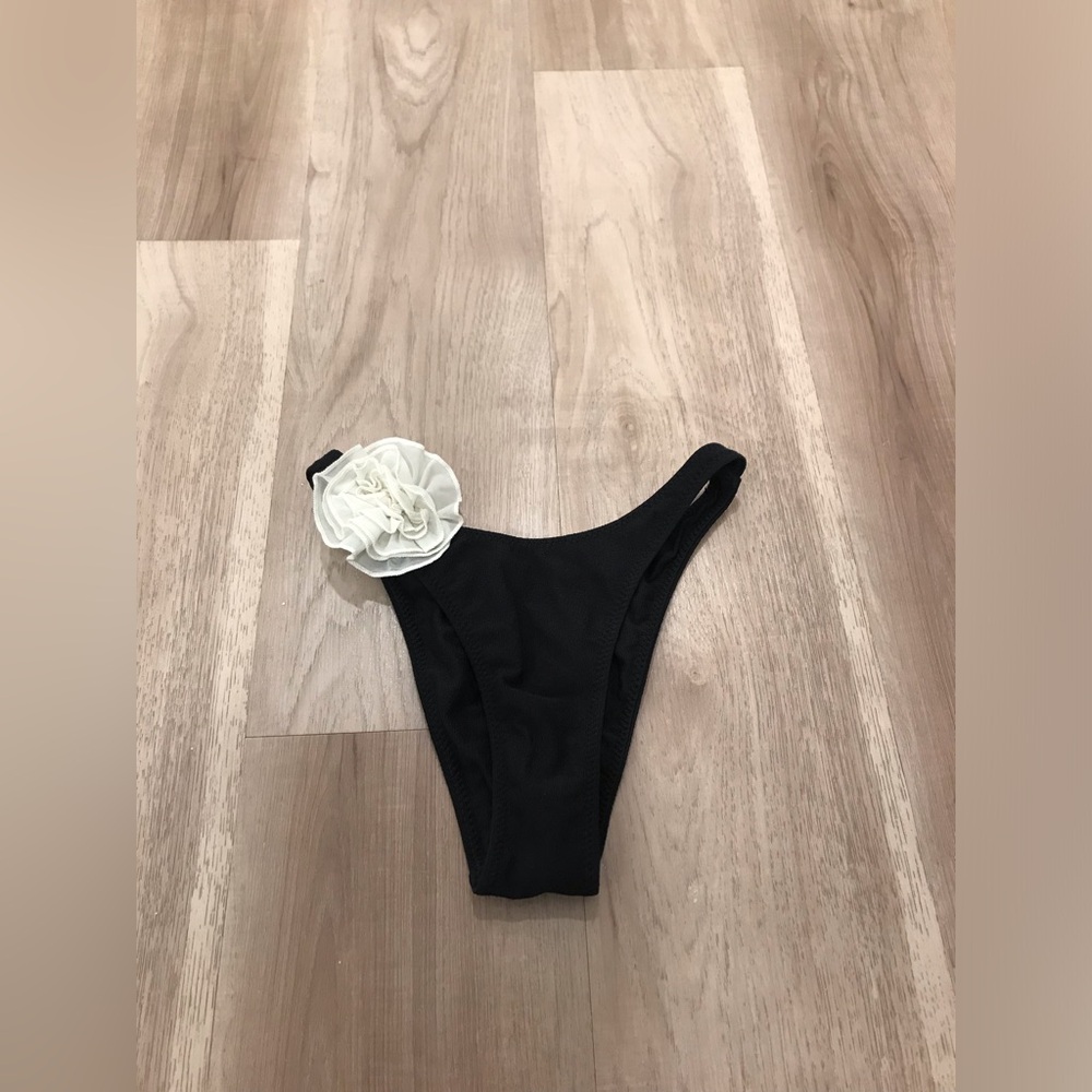 Same  Los Angeles  Rose 90s bikini